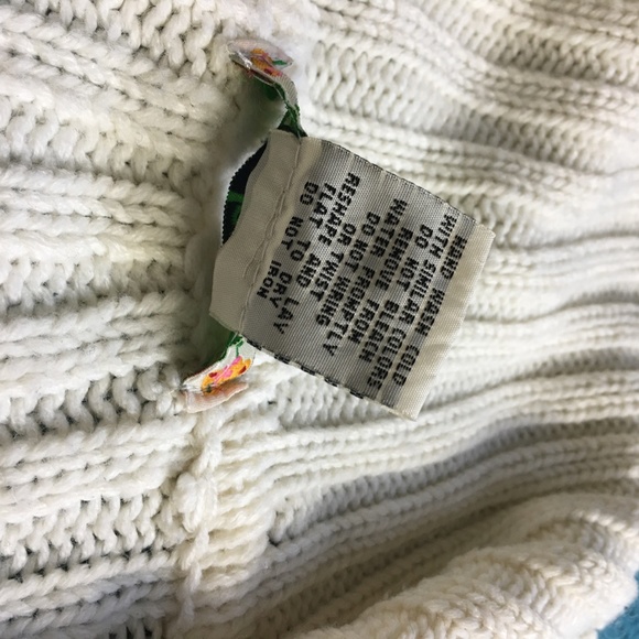 >Small< Long Sleeve Sweater - Picture 10 of 12